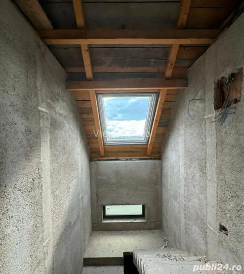 Vand casa moderna la gri - spatiu generos, materiale premium - 6