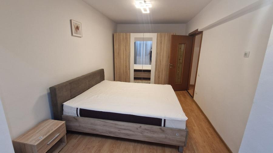 Proprietar, închiriez apartament cu 2 camere decomandat, zona Republicii  - 5