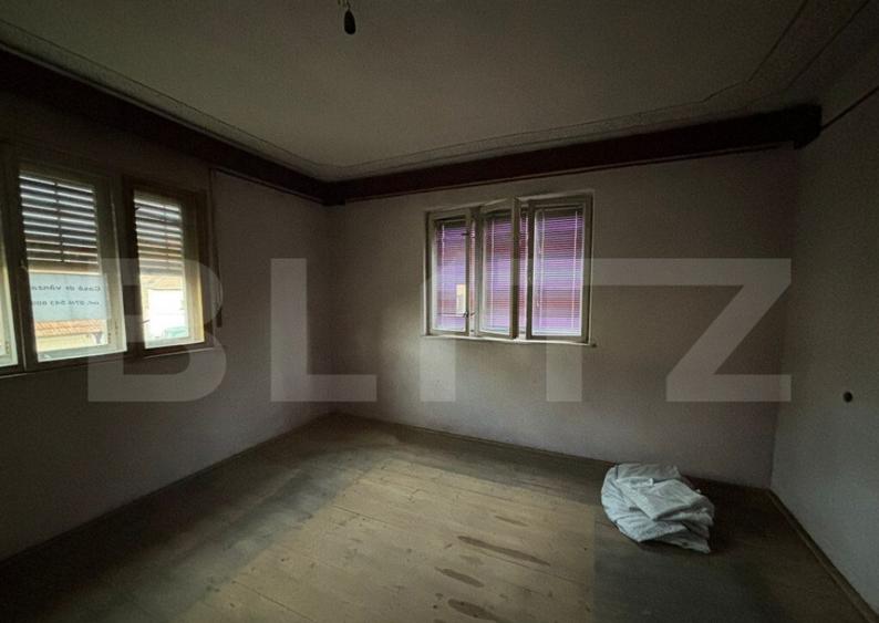 Casa cu anexe si gradina. - 4