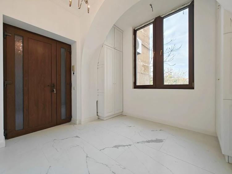 Apartament in zona Sinaia - Pretabil pentru birouri - 9