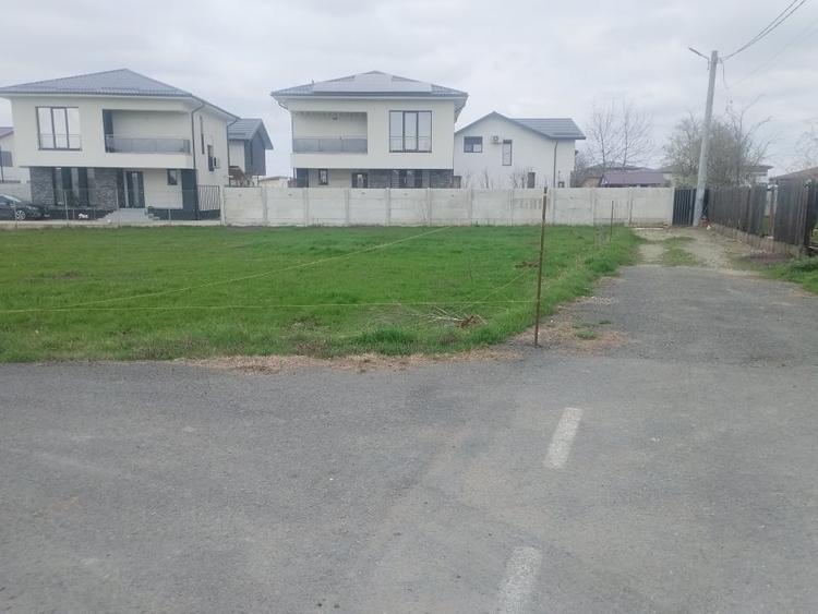 Teren intravilan 891 mp. dubla deschidere // Drum asfaltat // Toate utilitatile - 1
