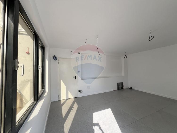 Spatiu comercial modern de inchiriat / 2 locuri de parcare - 28