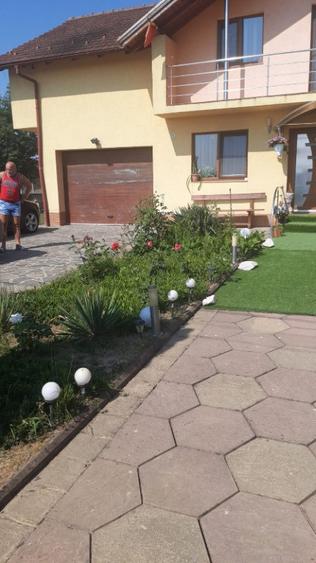 Casă cu 4 camere cu Teren 1200 Mp în Săsar