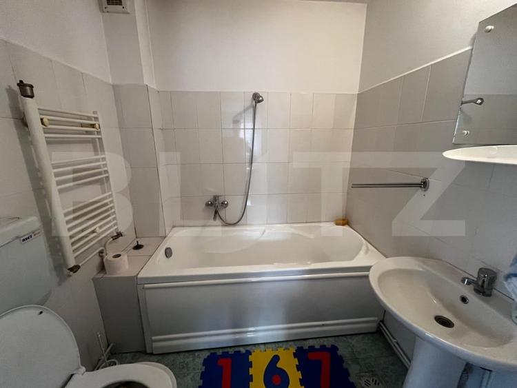 Casă individuală cu 4 camere cu Canalizare în Dâmbul Rotund