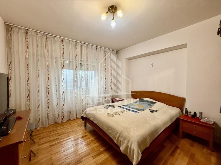 Apartament 3 camere, 2 bai, decomandat, etaj intermediar, lift, Fabric - 2