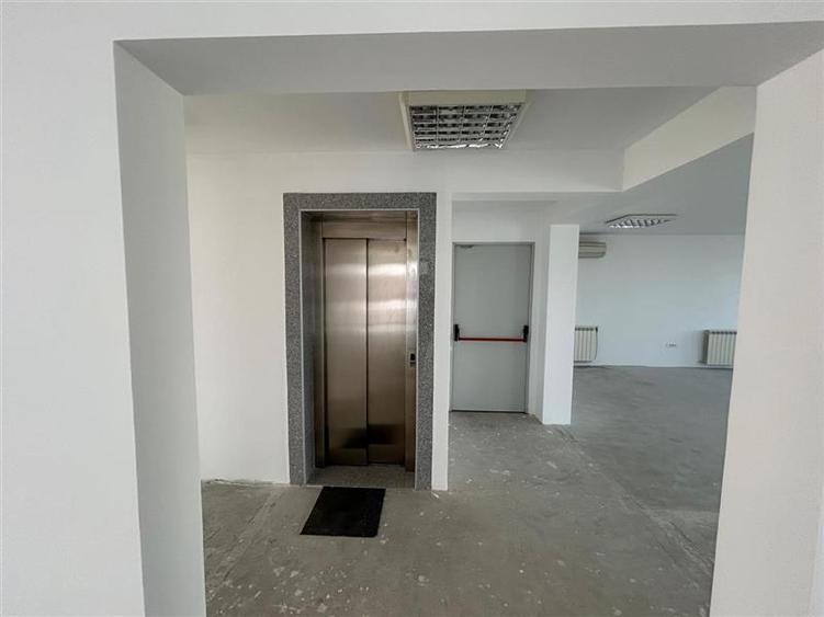Birou, de 130 mp, în Aviației