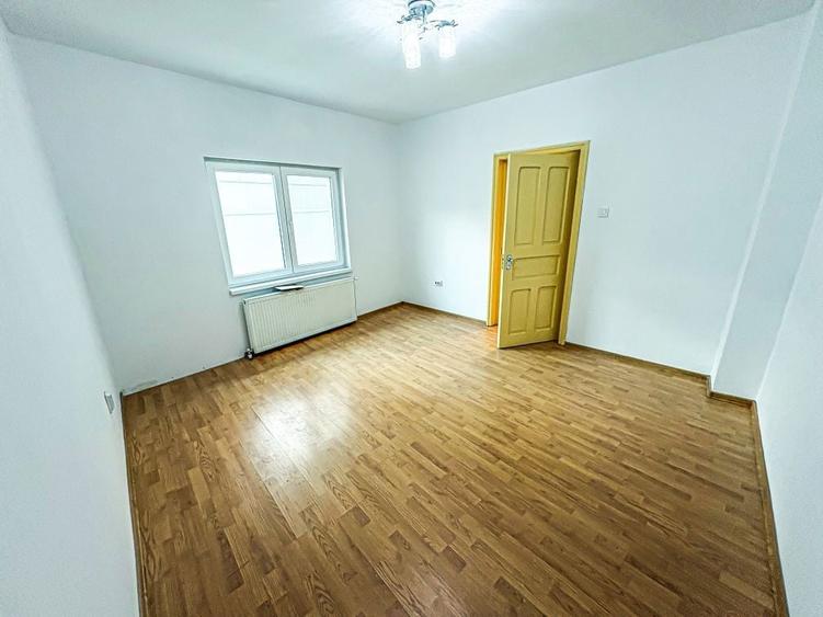 Direct proprietar inchiriez sau vand casa la curte 4 camere + curte - 5