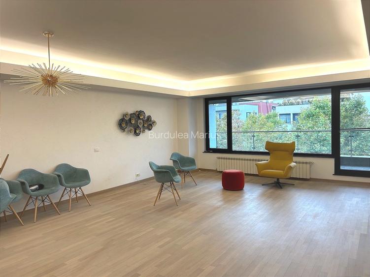 Spatiu exclusivist pentru activități de birou sau servicii comerciale Spatiu exclusivist pentru activități de birou sau servicii comerciale
