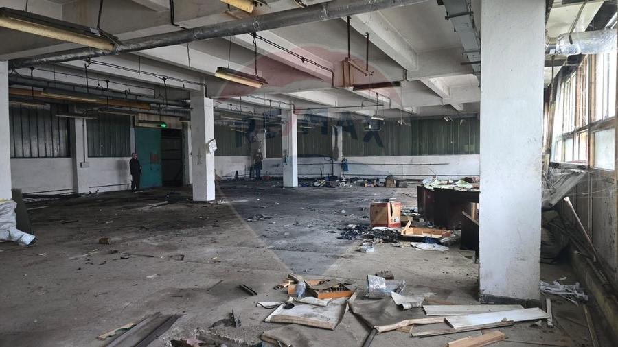 DE INCHIRIAT Spațiu comercial de 900mp în zona Nord-Est - 9