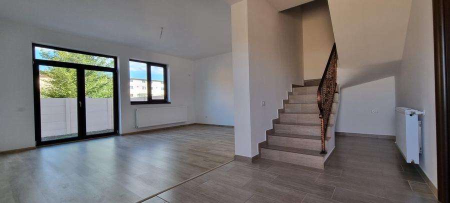 Predare la Cheie, Curte Amenajata, Toate Utilitatile in Uz - 1