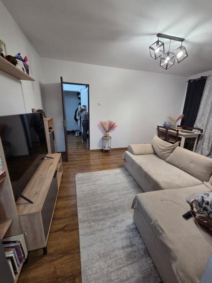 Etaj 3 - Alexandru - Zimbru - 2 camere - mobilat + utilat - 1