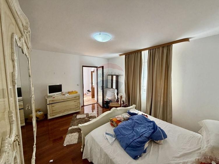 Casă / Vilă cu 4 camere de vânzare - 8