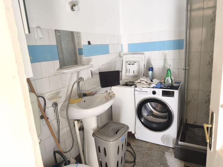Cladire cu 2 apartamente, un spatiu comercial si anexe - Semicentral - 8