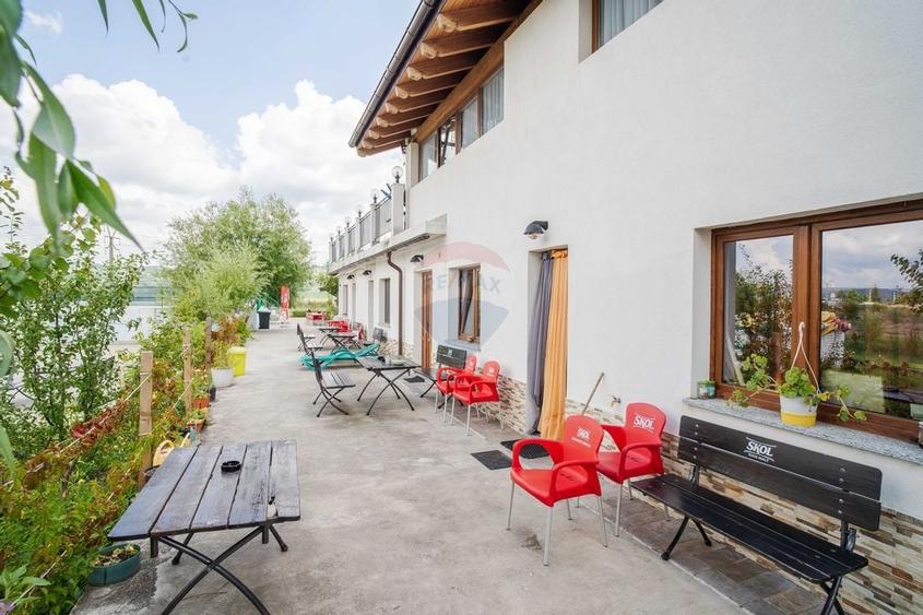 Complex cu Piscină/Cazare de Vânzare, 10.777mp Teren - DN24, Vaslui - 8