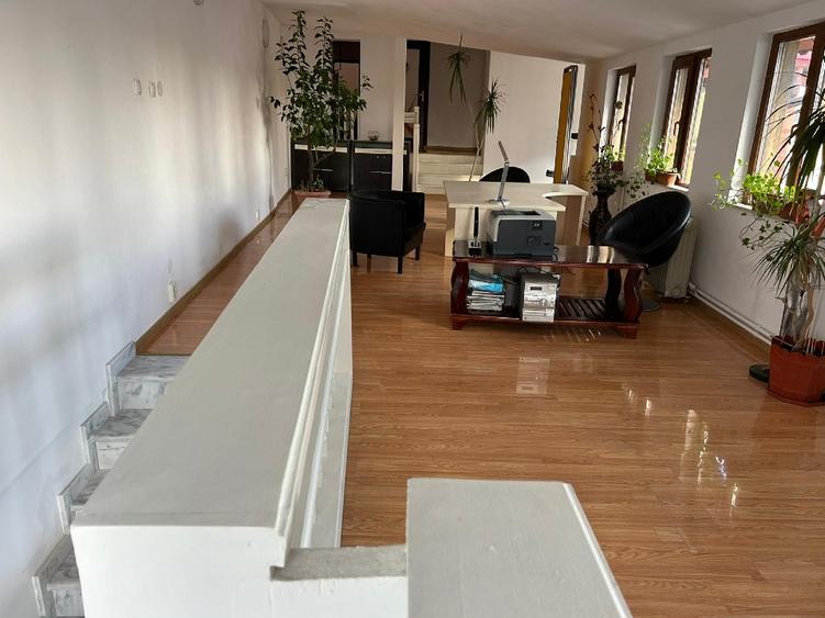 2 spații/apartamente – câte un etaj integral  ,în insulă/intersecție,la  Smith - 11