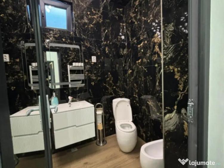 3 imobile distincte pozi?ionate intr-o curte cu teren de 7 - 11