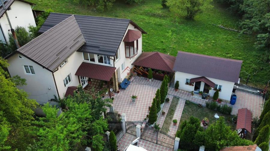 Casa 4 camere, anexe, recent renovata, foisor, teren 781mp, Izvoru, DB - 4