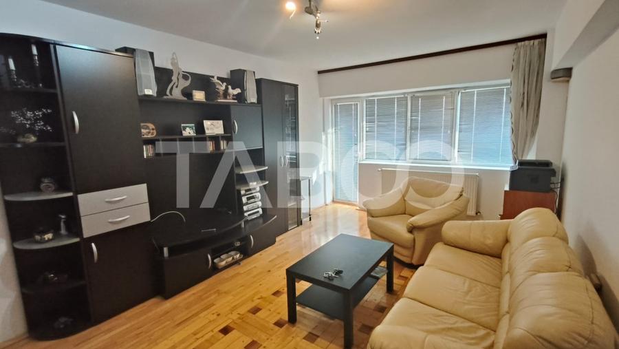 Apartament cu 3 camere garaj si pivnita de vanzare in Sebes - 1