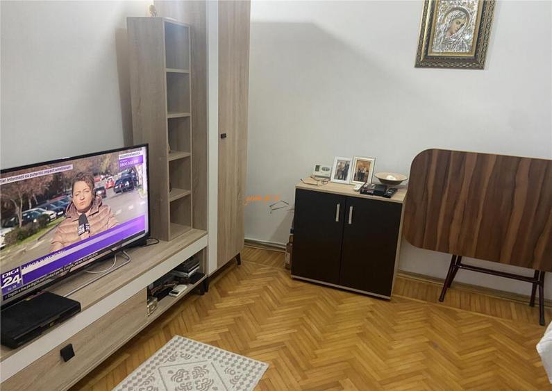 Apartament 3 camere , zona cartier Sud ,et 2/4 , decomandat - 18