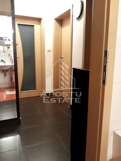 Apartament 2 camere , decomandat, zona Circumvalatiunii - 8