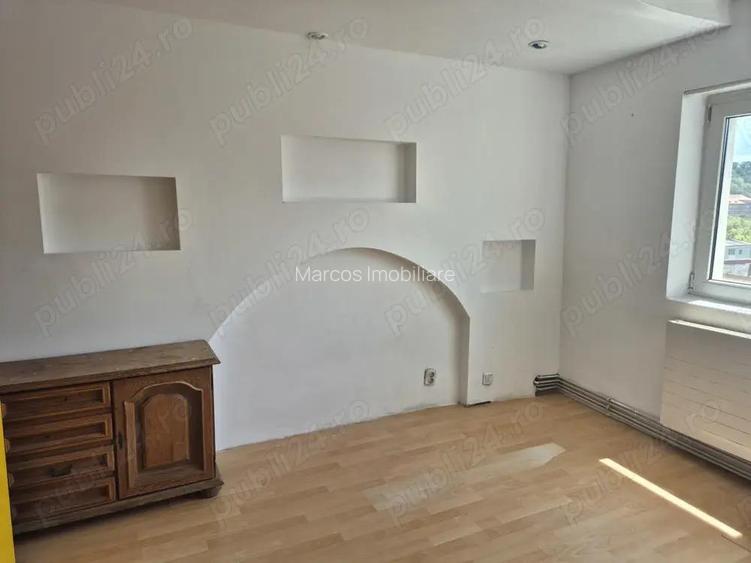Inchiriez 4 camere Govandar