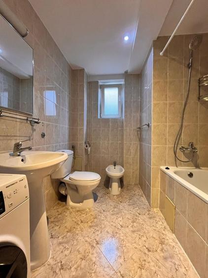 Apartament cu 3 camere decomandat, mobilat în Aradului