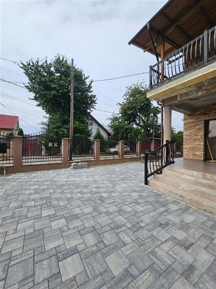 VILA DE VANZARE BACAU  P+E+M (de locuit si birou , clinica, notarriat, medic de - 3