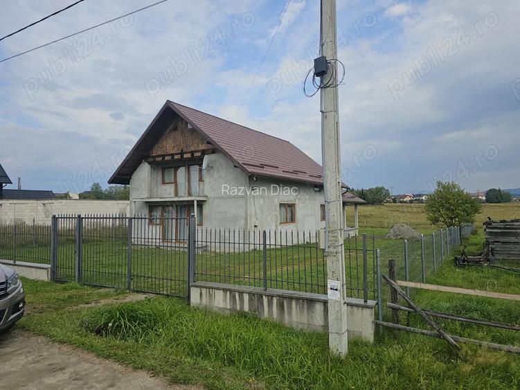 Casa spa?ioasa P+M de vanzare teren 1.000 mp Poiana Stampei, Suceava