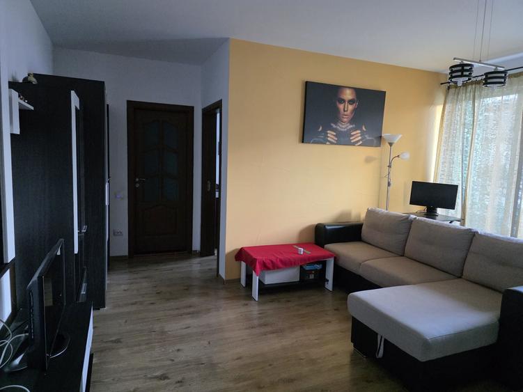 Apartament cu 2 camere semidecomandat în Florești