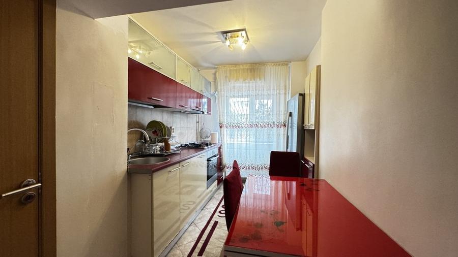 De vanzare 3 camere | Bd. Decebal | Etaj 2/8 | 92 mp | 2 bai - 18