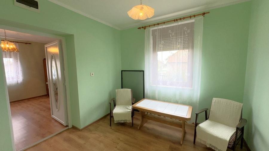 Casă individuală cu 4 camere cu Canalizare în Sud