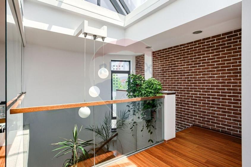 Cladire de birouri Micalaca pe principala, vad si vizibilitate sporita - 11