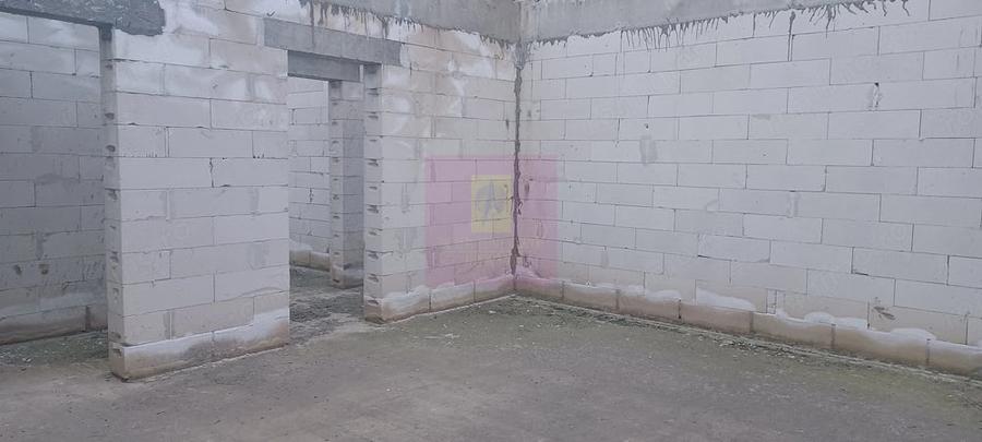 Casă cu Teren 607 Mp în Săbăreni
