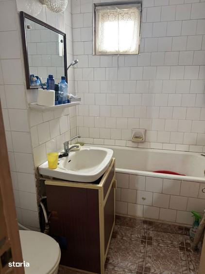 Apartament cu 3 camere decomandat în Calea București