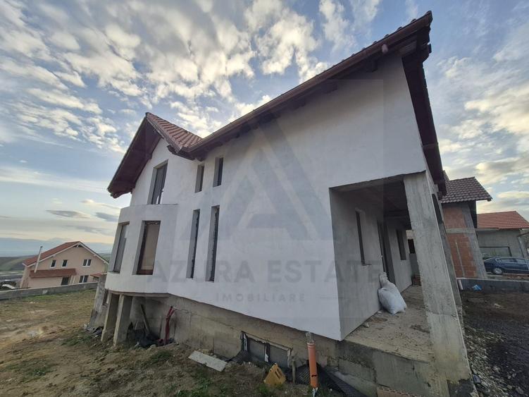 Casă individuală cu 5 camere cu Canalizare în Șura Mare