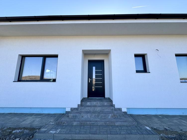 Casă individuală cu 4 camere cu Canalizare în Chinteni