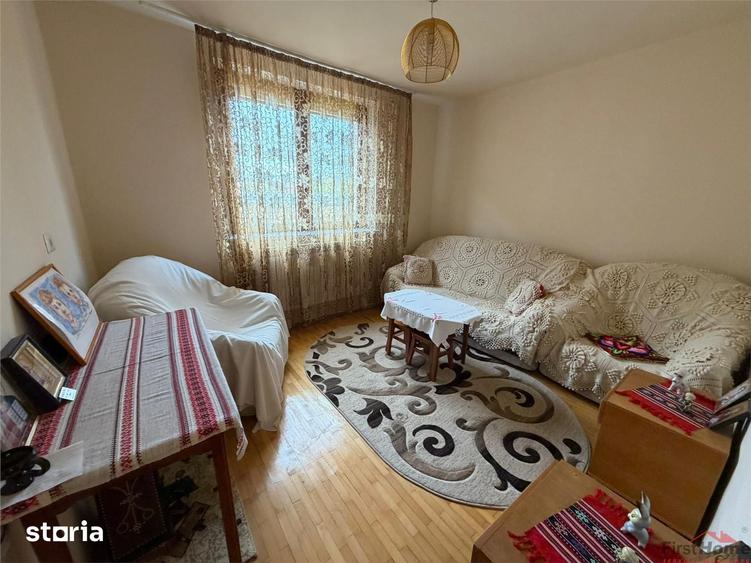Casă cu 6 camere cu Teren 1012 Mp în Vânători