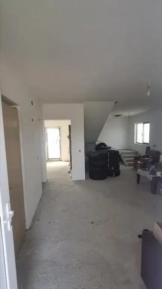 Casă cu 5 camere în Central