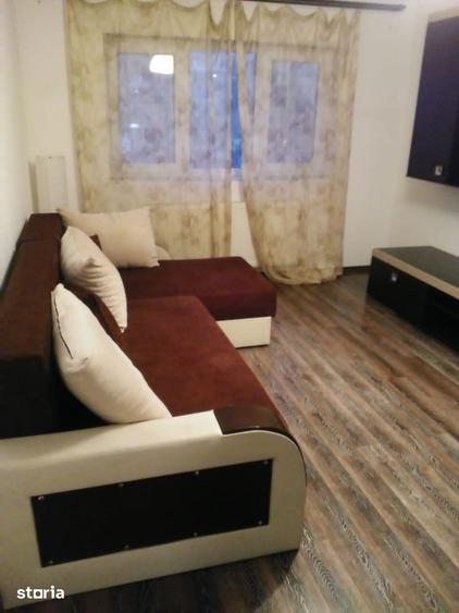 Apartament cu 3 camere decomandat în Petros