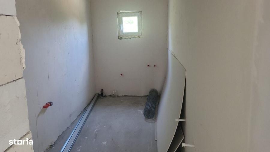 Casă cu 3 camere cu Teren 90 Mp în Lumina