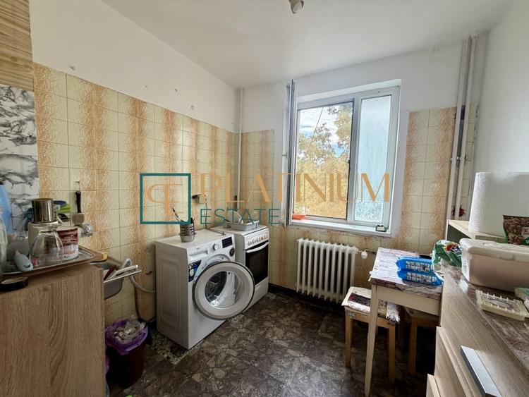Apartament cu 3 camere decomandat, mobilat în Girocului