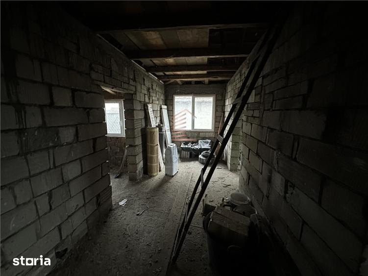 Casă cu 5 camere cu Teren 1000 Mp în Nojorid