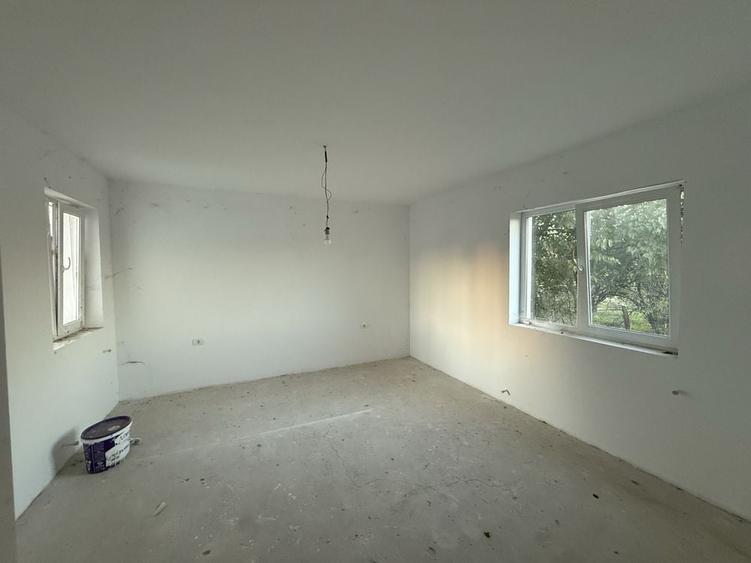 Casă cu 4 camere în Roata de Jos