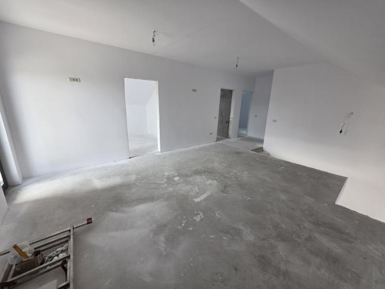 Casă individuală cu 7 camere cu Canalizare în Valu lui Traian