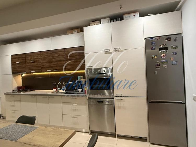 Apartament cu 3 camere semidecomandat în Florești