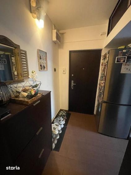 Apartament cu 3 camere în Craiovița Nouă