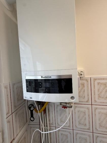 Apartament cu 3 camere semidecomandat în Girocului