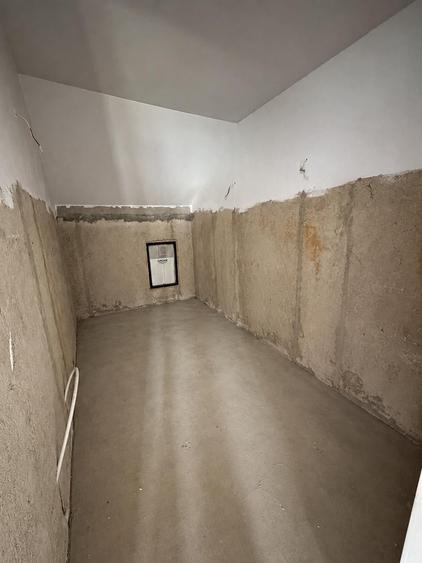 Casă individuală cu 5 camere cu Teren 348 Mp în Periferie