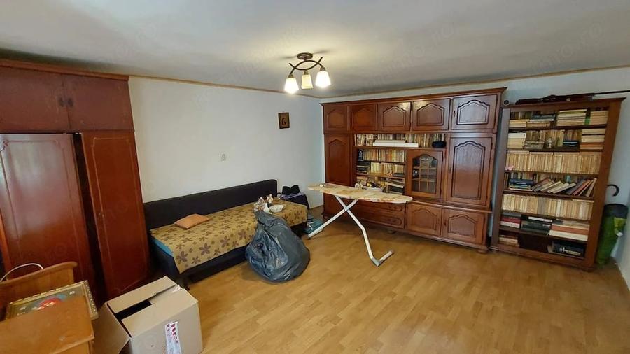 Casă cu 8 camere cu Teren 800 Mp în Central