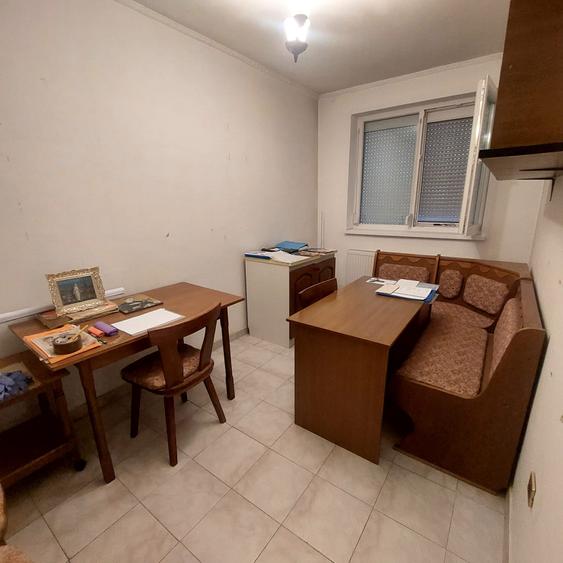 Apartament cu 3 camere semidecomandat în Mazepa 1